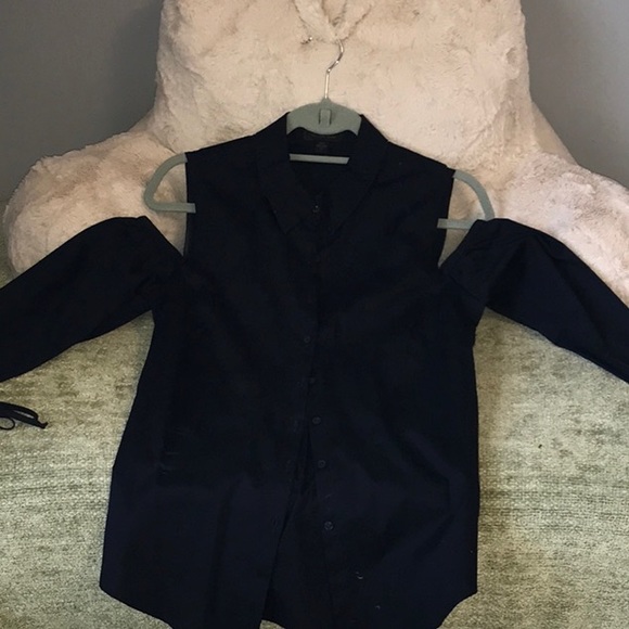 Tailored fit, button-down shirt with open-shoulder design - Picture 5 of 8